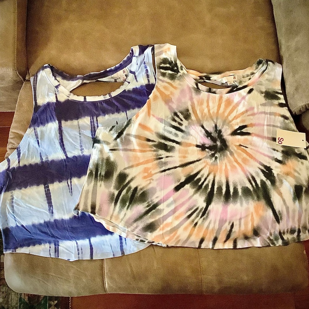 TWO Juniors' Plus Size SO® Twist Back Muscle Tank Tops